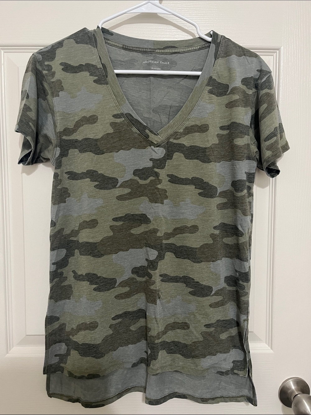 American Eagle Outfitters Green Camo V-Neck Short Sleeve Tee
